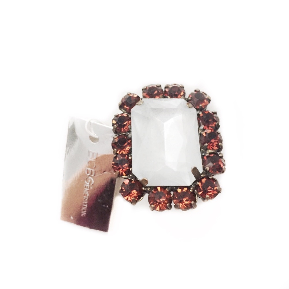 BCBGENERATION BIG COCKTAIL RING FAUX DIAMOND GOLD
